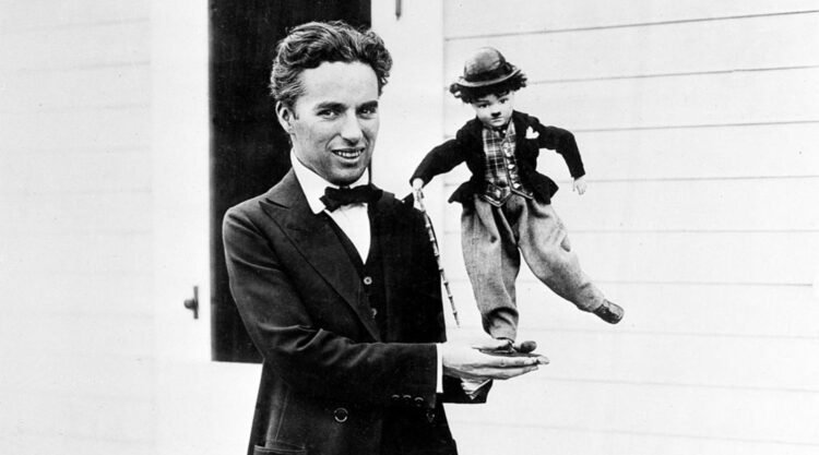 Oyuncak Kutumun İçindeki Kahraman: Şarlo